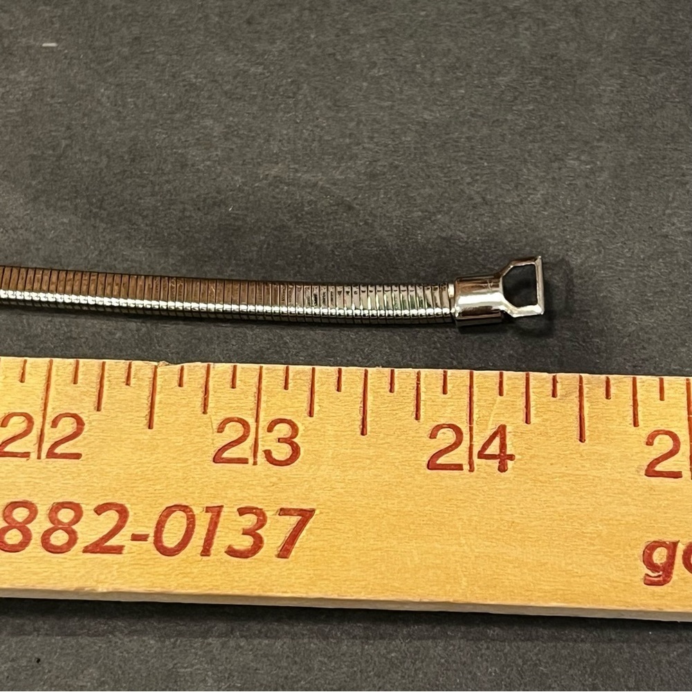 Vintage Women’s Silver Belt 24” End to End Stretches to 28” Heart Closure 80’s - Picture 4 of 4